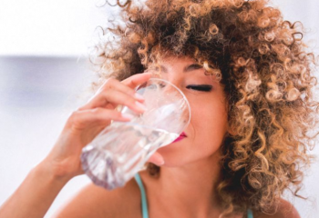 Beber muita água retarda o envelhecimento